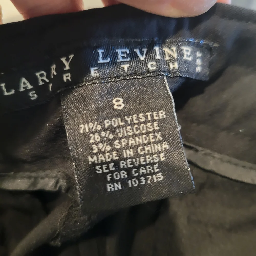 LARRY LEVINE BLACK BERMUDA SHORTS SIZE 8